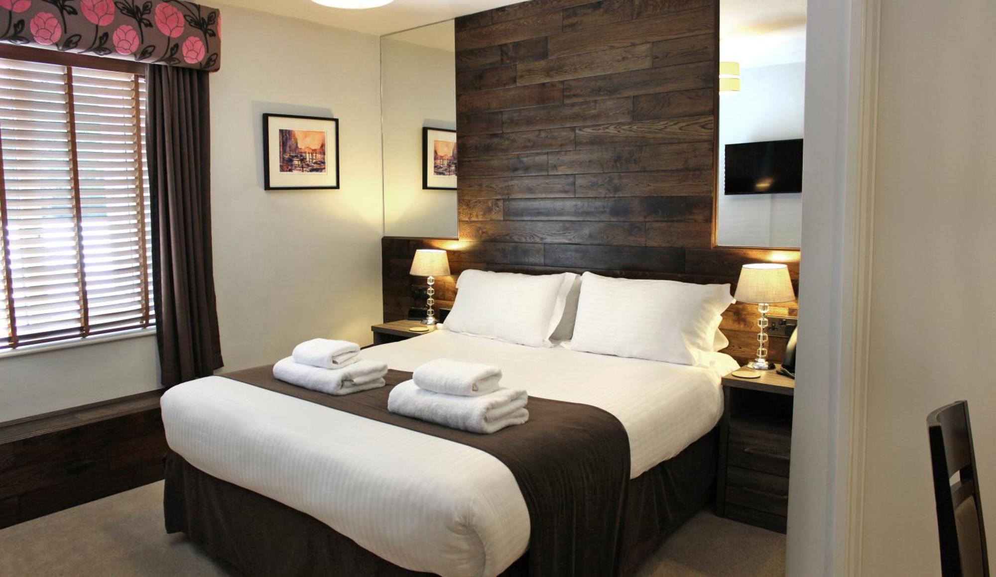 Отель Wickwoods Albourne Экстерьер фото